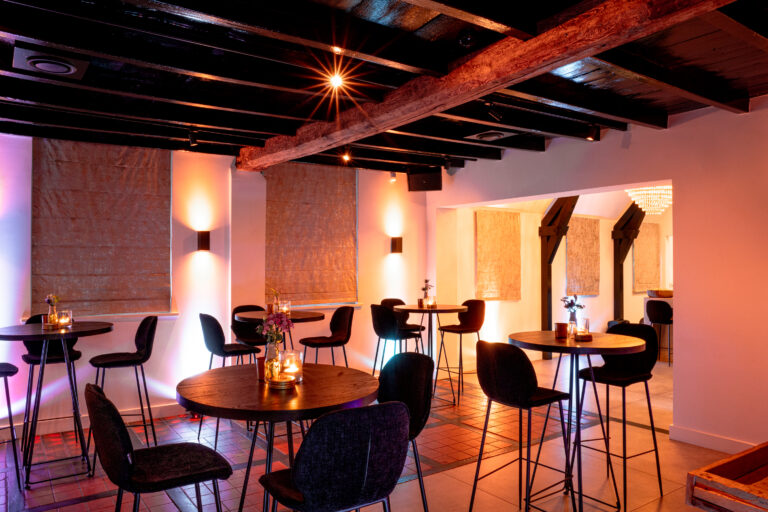 Sfeervolle ruimte voor een diner of feest